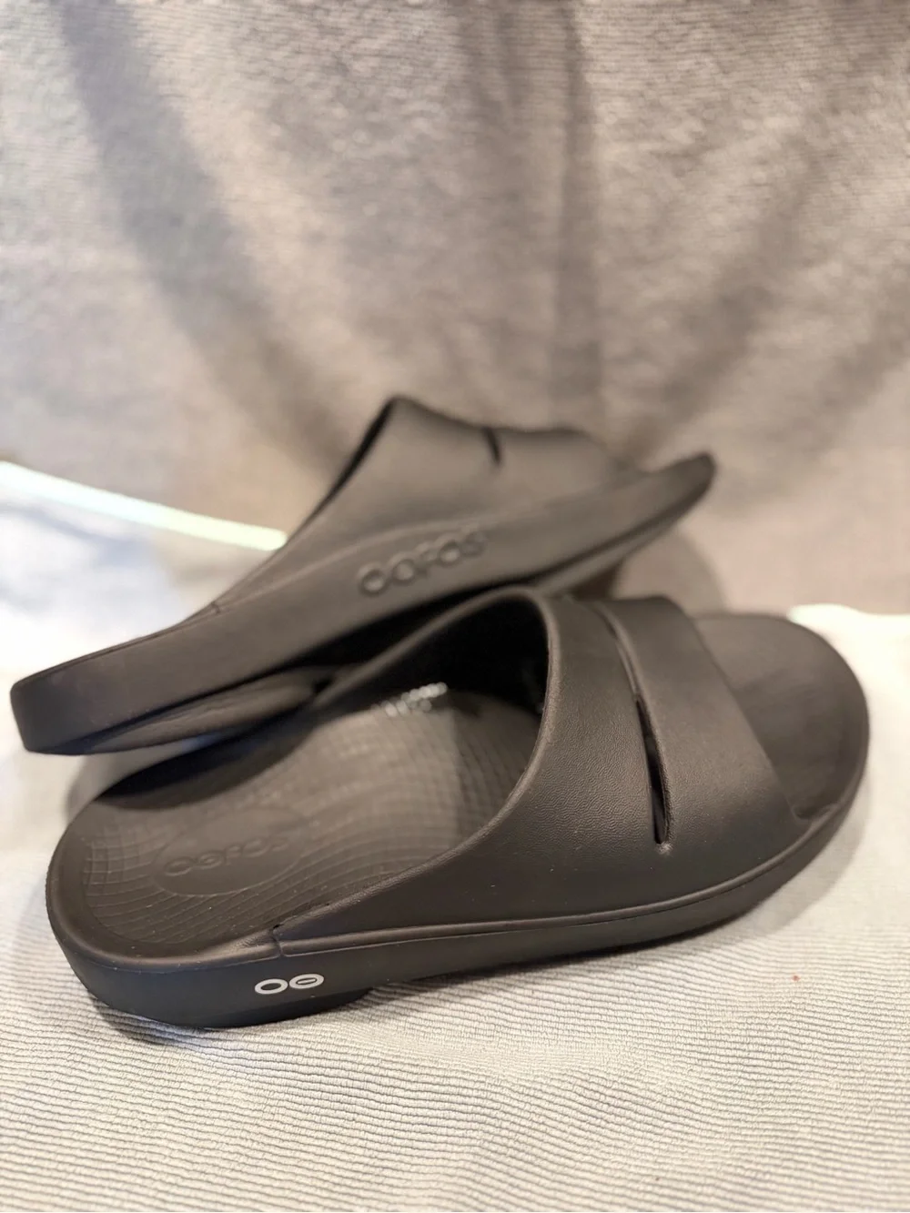 OOFOS Black Men's Recovery Slide Sandals